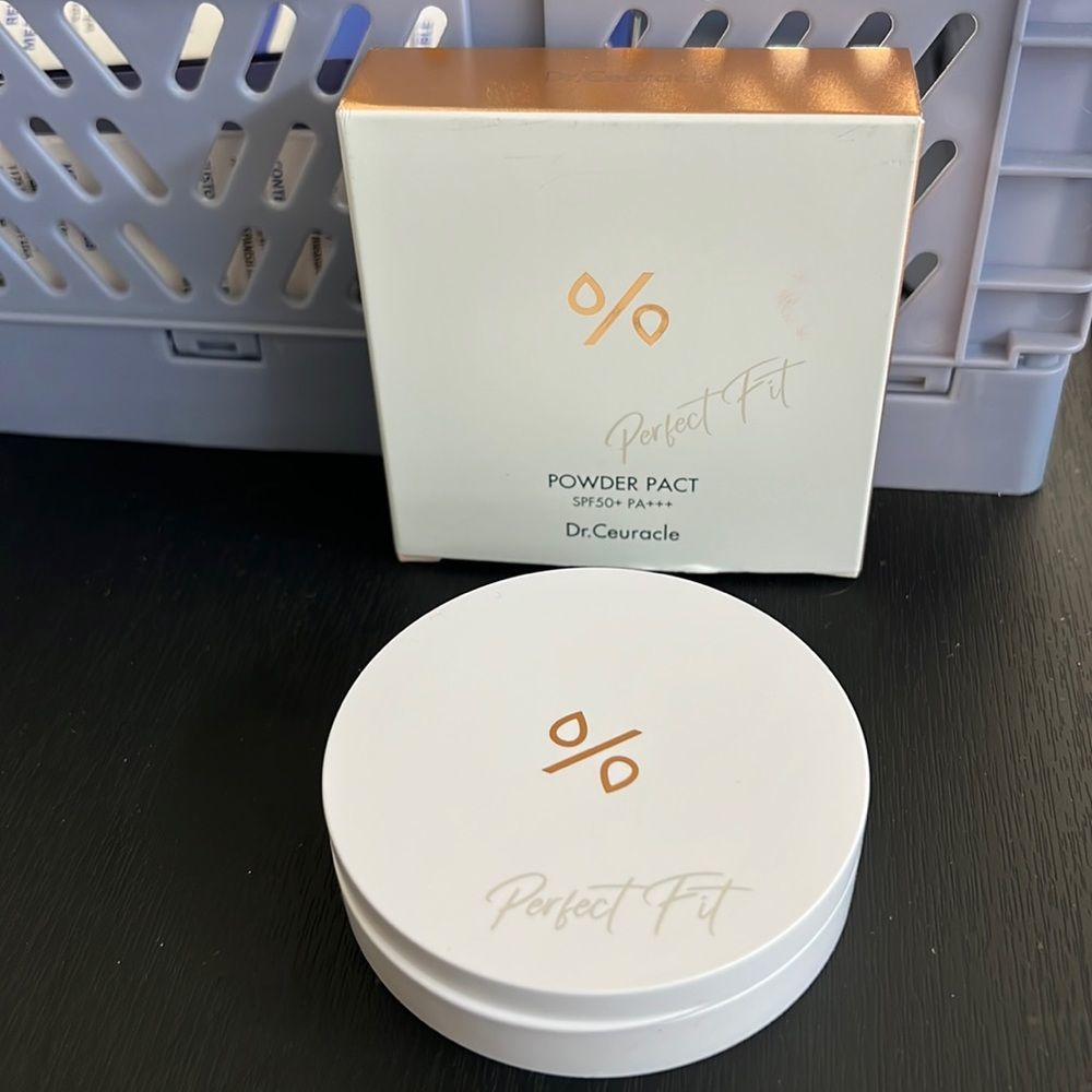 NIB. -  Perfect Fit Powder Pact. SPF 50+